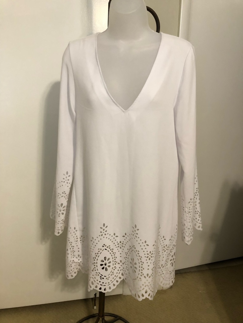 Kenneth Cole Reaction White V-Neck Tunic